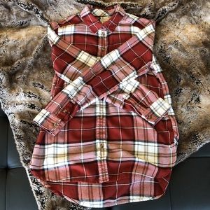 American Eagle Plaid Burgundy Button-Up Small
